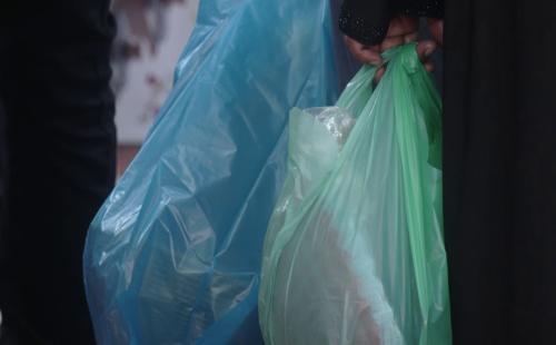 পলিথিন নিষিদ্ধ হলেও বাণিজ্য মেলায় মানা হচ্ছে না নিয়ম 