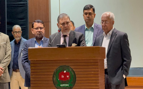 সোশ্যাল মিডিয়ায় ১২টা বাজিয়ে দিচ্ছে :  নির্বাচন কমিশনার 