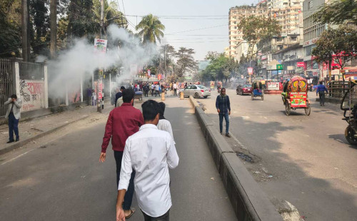 সায়েন্সল্যাবে ঢাকা কলেজ ও আইডিয়াল কলেজ শিক্ষার্থীদের মধ্যে মুখোমুখি সংঘর্ষ 