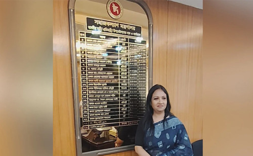 ৩৩ বছর পর বাবার অফিসে কন্যা, প্রতিমন্ত্রী ফারজানা শারমিনের আবেগঘন পোস্ট 
