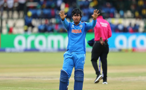 এবার গাড়ি উপহার পেলেন ১৪ বছর বয়সী ভারতীয় ক্রিকেটার 