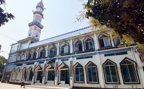 ৬ দশক ধরে হাদিয়া ছাড়াই তারাবি পড়ান মমিনপুর মাদরাসার হাফেজরা 