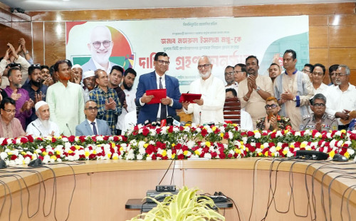 অবৈধ পয়সা আয় করতে চাই না, কর্মকর্তারাও যেন না করে : মঞ্জু 