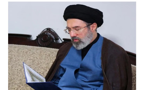 সর্বোচ্চ নেতা হওয়ার দৌড়ে খামেনি পুত্র মোজতবা 