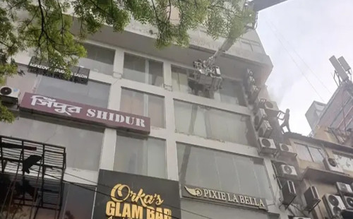 মিরপুরে বহুতল ভবনে আগুন, নিয়ন্ত্রণে ৭ ইউনিট 