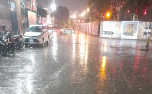 ঢাকায় মৌসুমের প্রথম শিলাবৃষ্টি 