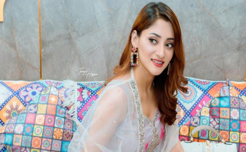 নতুন সম্পর্কের ইঙ্গিত পূজা চেরির 