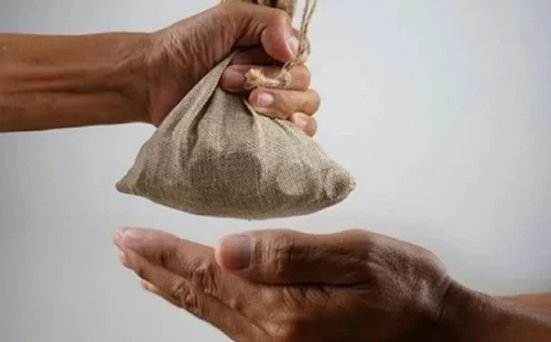 অমুসলিমদের ফিতরা দেওয়া যাবে কি? 