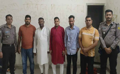 রাজধানীতে আ. লীগের ঝটিকা মিছিল, সরকারি কর্মচারীসহ গ্রেপ্তার ৫ 