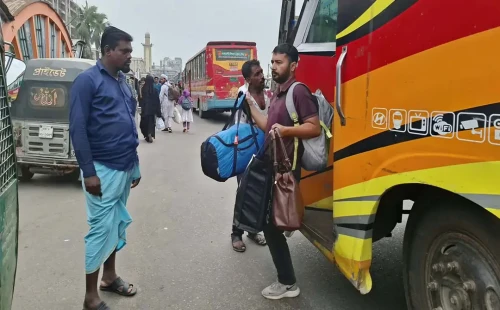 লম্বা ছুটি শেষে ঢাকামুখী মানুষের ঢল 