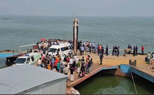 দৌলতদিয়ায় বাসডুবি: ফেরিঘাটের অব্যবস্থাপনাকে দায় দিচ্ছেন চালকেরা 