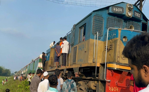 উপবন এক্সপ্রেস ট্রেনে আগুন 