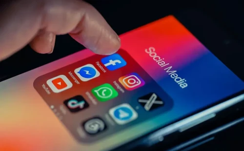 সোশ্যাল মিডিয়া স্ক্যামে ১ বিলিয়ন ডলার হারিয়েছে গ্রাহকরা 